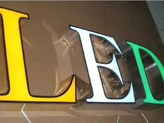 夹江介绍LED招牌的基础知识。